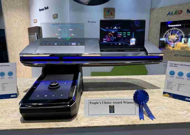 PA直营车用Micro LED Display HMI解决方案获”最佳车用显示奖”，，，以用户为中心开发，，，，针对前座驾驶与乘客设计兼具娱乐与安全的高画质屏幕，，包含车舱前座的Micro LED透明屏幕及全球首款内建镜头的智慧Micro LED显示器